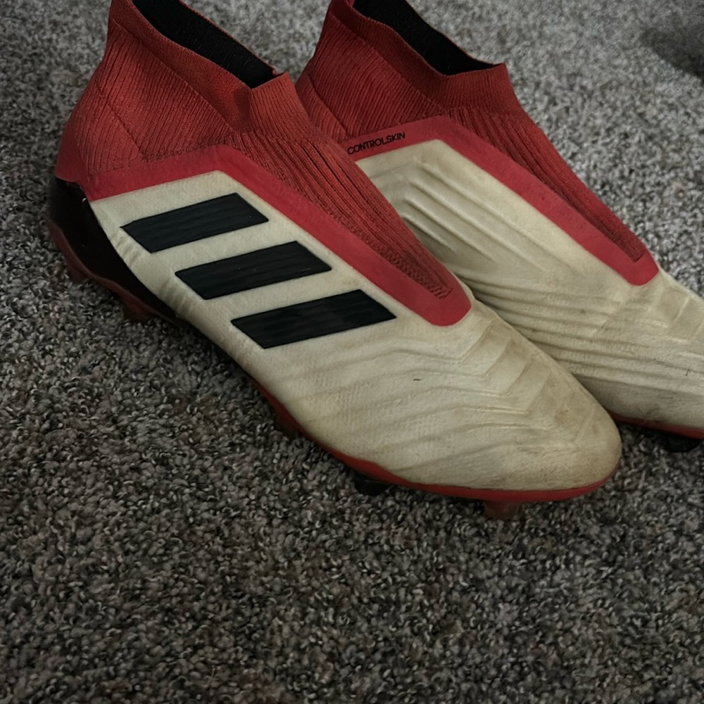 Men’s size 8 phantom soccer cleats